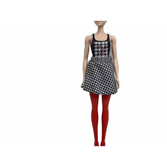 2020 Mattel Color Reveal Fashion Barbie Red Molded Hair Freckles Doll 12” - Picture 8 of 13